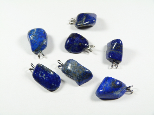 Wisiorek lapis lazuli z gładzonego naturalnego niebieskiego kamienia