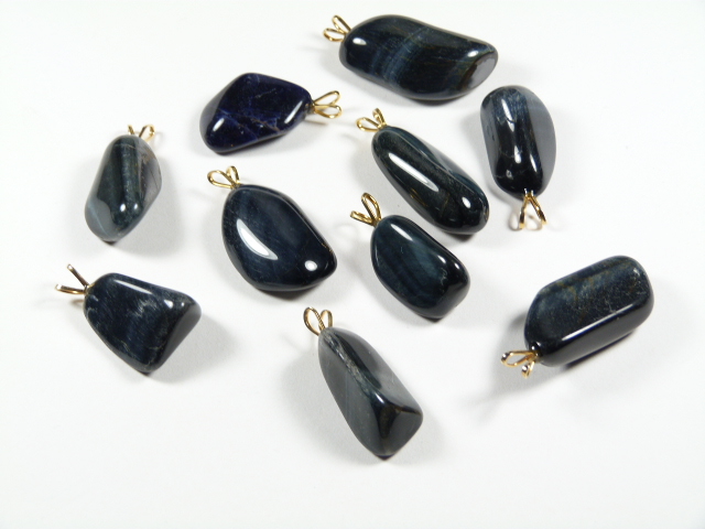 Wisiorek tygrysie oko niebieskie z gładzonego kamienia