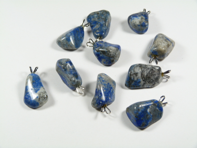 Wisiorek z lapis lazuli z gładzonego naturalnego kamienia