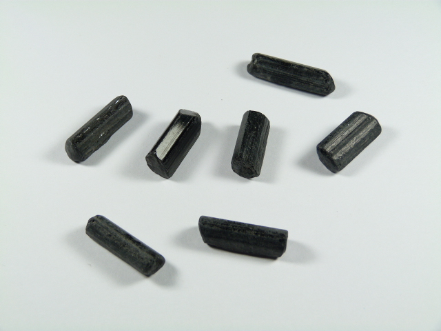 Czarny turmalin z Brazylii, 2-2,5 cm (kamień chroniący)